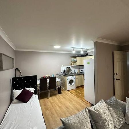 A 2 Standard Bedrooms Flat Λονδίνο Εξωτερικό φωτογραφία