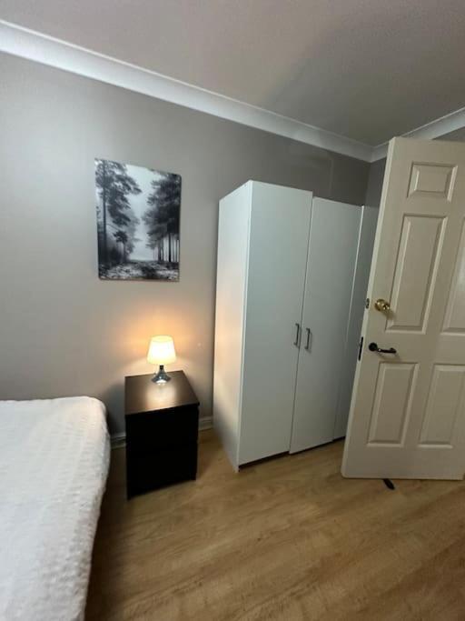 A 2 Standard Bedrooms Flat Λονδίνο Εξωτερικό φωτογραφία