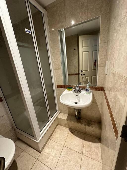 A 2 Standard Bedrooms Flat Λονδίνο Εξωτερικό φωτογραφία