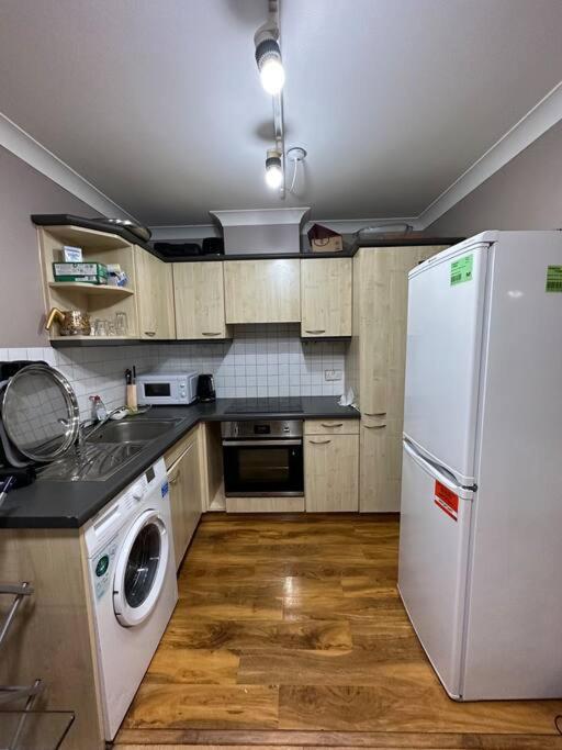 A 2 Standard Bedrooms Flat Λονδίνο Εξωτερικό φωτογραφία